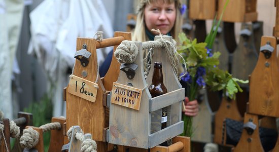 Foto: Lustes un svētku labumi tradicionālajā Zāļu tirdziņā