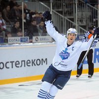 Bārtulis izceļas ar divām rezultatīvām piespēlēm KHL spēlē
