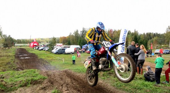 Foto: Pļaviņās pulcējas novada veiklākie motosportisti