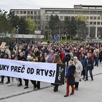 Slovāki sargā sabiedriskos medijus, izveidojot dzīvo ķēdi