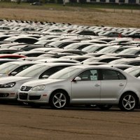 Programmatūras nepilnības Latvijā novērstas gandrīz 60% VW automašīnu