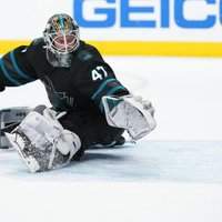 Latvijas hokejisti nespēlē NHL mačos; 'Sharks' un 'Blue Jackets' izcīna uzvaras