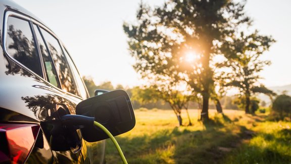 elektroauto elektromobilis uzlāde