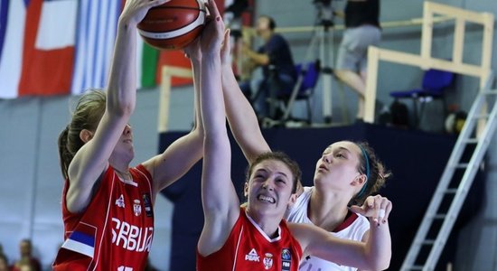 Latvijas U-18 basketbolistes EČ astotdaļfinālā pēdējā minūtē cieš zaudējumu serbietēm