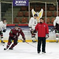 Latvijas hokeja izlases treneri vārtsargu spēlei pret Itāliju neatklāj