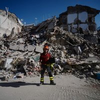 Grieķiju un Turciju satricina spēcīga zemestrīce