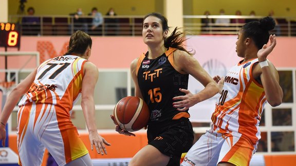 'TTT Rīga' basketbolistes pēdējā ceturtdaļā piekāpjas titulētajai UGMK komandai 'TTT Rīga' basketbolistes pēdējā ceturtdaļā piekāpjas titulētajai UGMK komandai