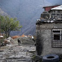 Армяне оставляют Лачин, несмотря на конец войны в Карабахе и российских миротворцев