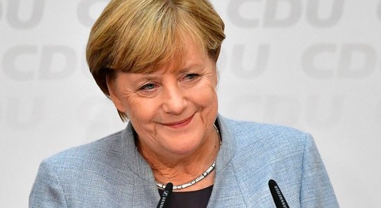 SPD līderi piekrīt sarunām ar Merkeli par jaunu koalīciju