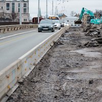 Foto: Zemitāna tiltu remontēs etapos; satiksmi neslēgs