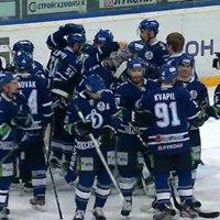 Video: Mareka Kvapila 'hat trick' un Maskavas 'Dinamo' hokejistu līksmošana