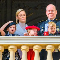 Monako princese jau pusgadu dzīvo prom no prinča Alberta un bērniem