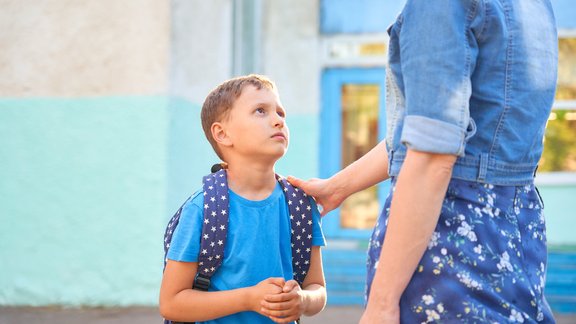 skolēns, zēns, puika, skola, mamma, emocijas