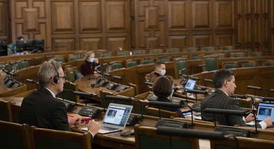 Saeima pārceļ ziņojuma par Covid-19 pārvaldības kļūdām izskatīšanu