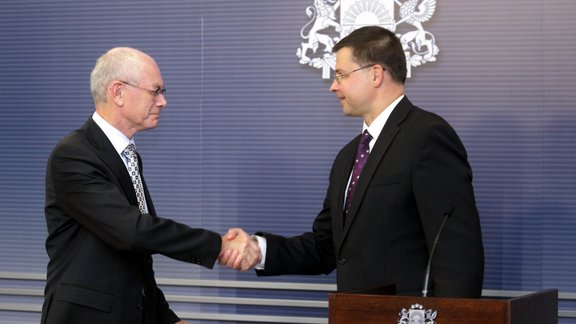 Rompejs un Dombrovskis