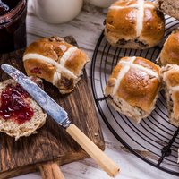 Krusta maizītes, pīnes un pasha – svētku galda tradīcijas dažādās valstīs