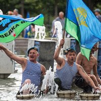 Foto: Krievijā bijušie un esošie karavīri atzīmē desantnieku dienu