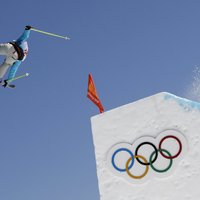 Šveicei dubultuzvara olimpiskajās frīstaila sacensībās sloupstailā sievietēm