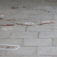 Vīrietis Rīgā ar nazi atgaiņājas no policistiem un saņem cietumsodu