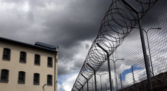 Centrālcietuma bēglim par slepkavības mēģinājumu piespriež teju deviņus gadus cietumā