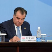 Tadžikistānas parlaments atbalsta Rahmona palikšanu prezidenta amatā uz mūžu