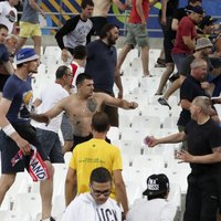 UEFA piedraud Krievijai un Anglijai ar izslēgšanu no EURO 2016 par fanu uzvedību