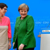 Merkeles iespējamā pēctece rosina Eiropā nelaist notiesātus patvēruma meklētājus