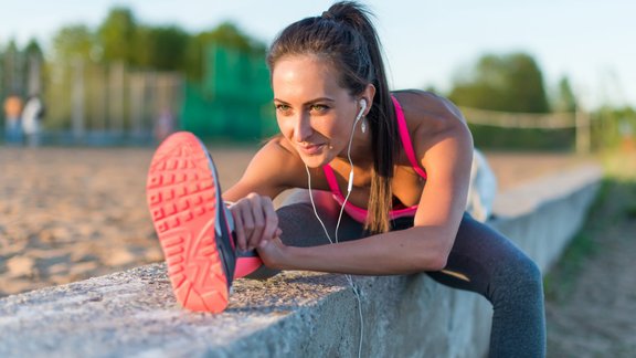 sieviete sports fitness treniņš