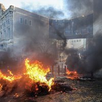 Lauksaimnieku protestu laikā pie EP ēkas izcēlušies ugunsgrēki