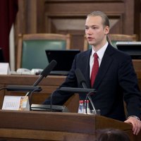 Deputātu Junkuru sodīs par divu Saeimas sēžu neattaisnotu kavējumu