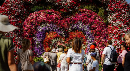 Līdz augusta beigām Pakrojas muižā ceturto reizi notiek ziedu festivāls