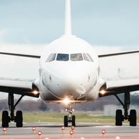 Kas veido aviobiļešu cenas un ar ko būs jārēķinās turpmāk?