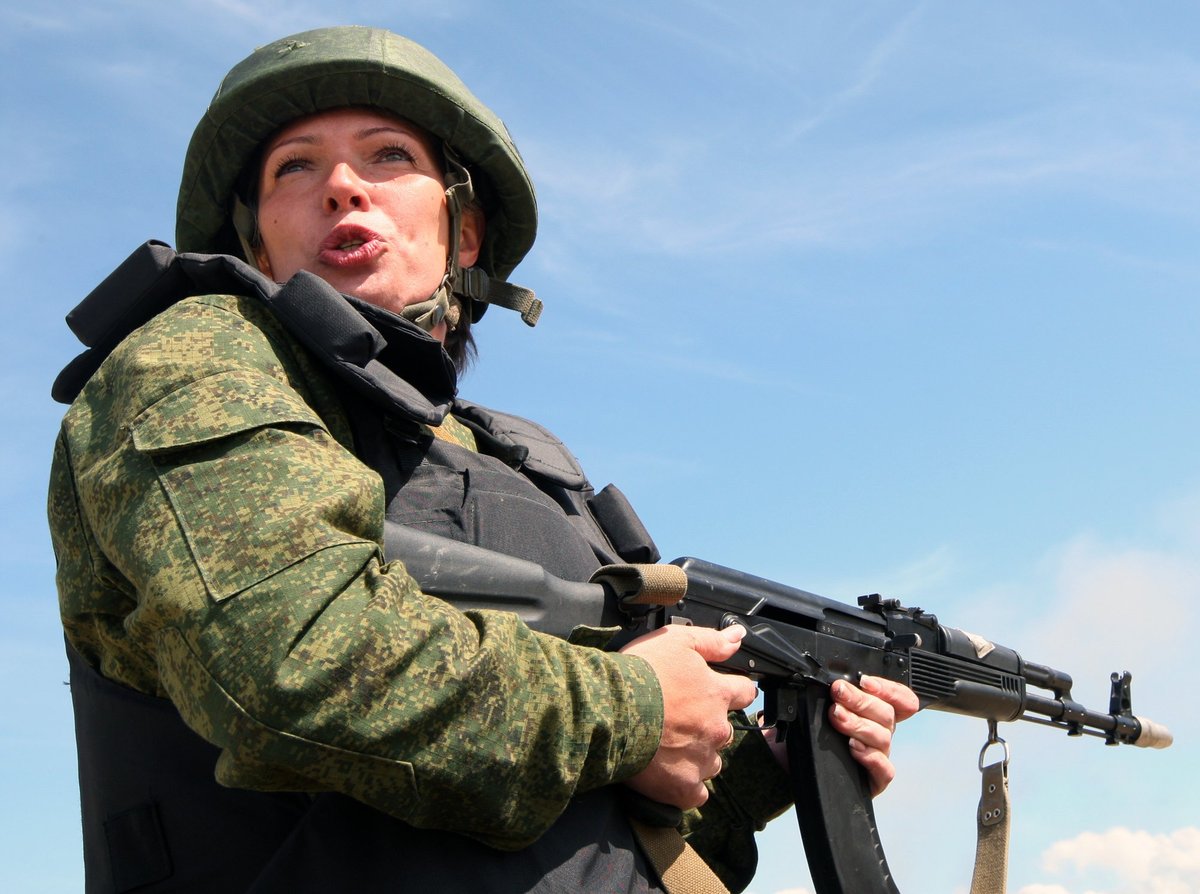 Срок службы женщин-военных предложили увеличить до 50 лет