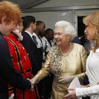 Londonā noticis vērienīgs Elizabetes II Dimanta jubilejas koncerts