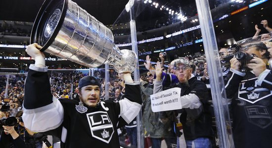 'Kings' pirmo reizi vēsturē izcīna NHL Stenlija kausu