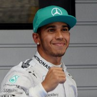 Hamiltons par jaunu līgumu no 'Mercedes' pieprasa 150 miljonus