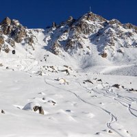 Alpos izglābts zēns, kurš 40 minūtes atradies zem sniega