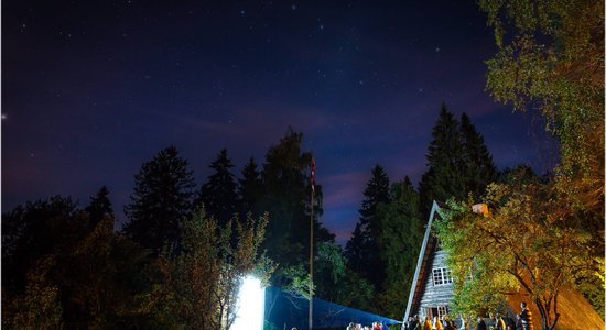 Augustā un septembrī Imanta Ziedoņa muzejā notiks brīvdabas kino vakari