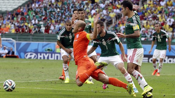 Pasaules kauss futbolā: Nīderlande - Meksika - 19