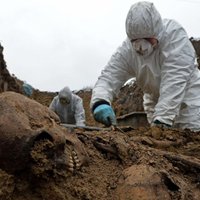 Polijā bijušā 'stalag' teritorijā atrastas tūkstošiem padomju un itāļu karavīru atliekas