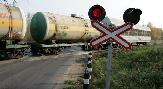 Сбои в движении поездов возникли из-за нарушений в системе удаленного управления переездами