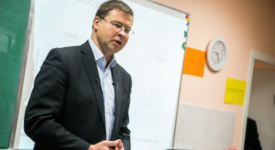 Dombrovskis uzstāsies starptautiskā konferencē Budapeštā