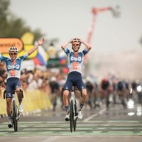 Skujinš prestižo "Tour de France" sāk ar 19. vietu; uzvaru svin Bardē