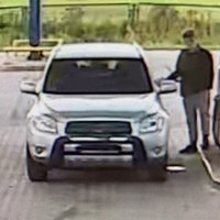 Valmierā vīrietis nesamaksā par degvielu un aizmūk; policija lūdz palīdzību