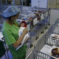 Во Вьетнаме женщина родила двойняшек от разных отцов