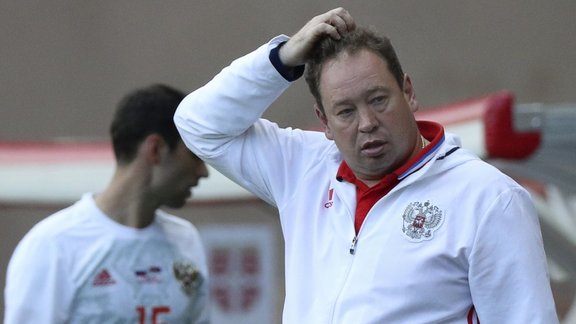 The Russian team s head coach Leonid Slutsky 