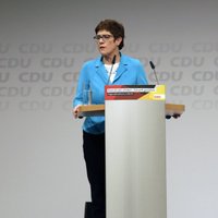 CDU līdera amata pretendente mudina partiju saglabāt vienotību