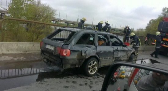 ВИДЕО: Audi A6 "искупали" в канале у Мукусальского кольца