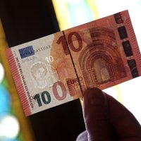 Divas sievietes Gulbenē iekausta vīrieti un atņem desmit eiro