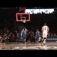 Video: 'Slam dunk' 0,1 sekundi pirms puslaika beigām